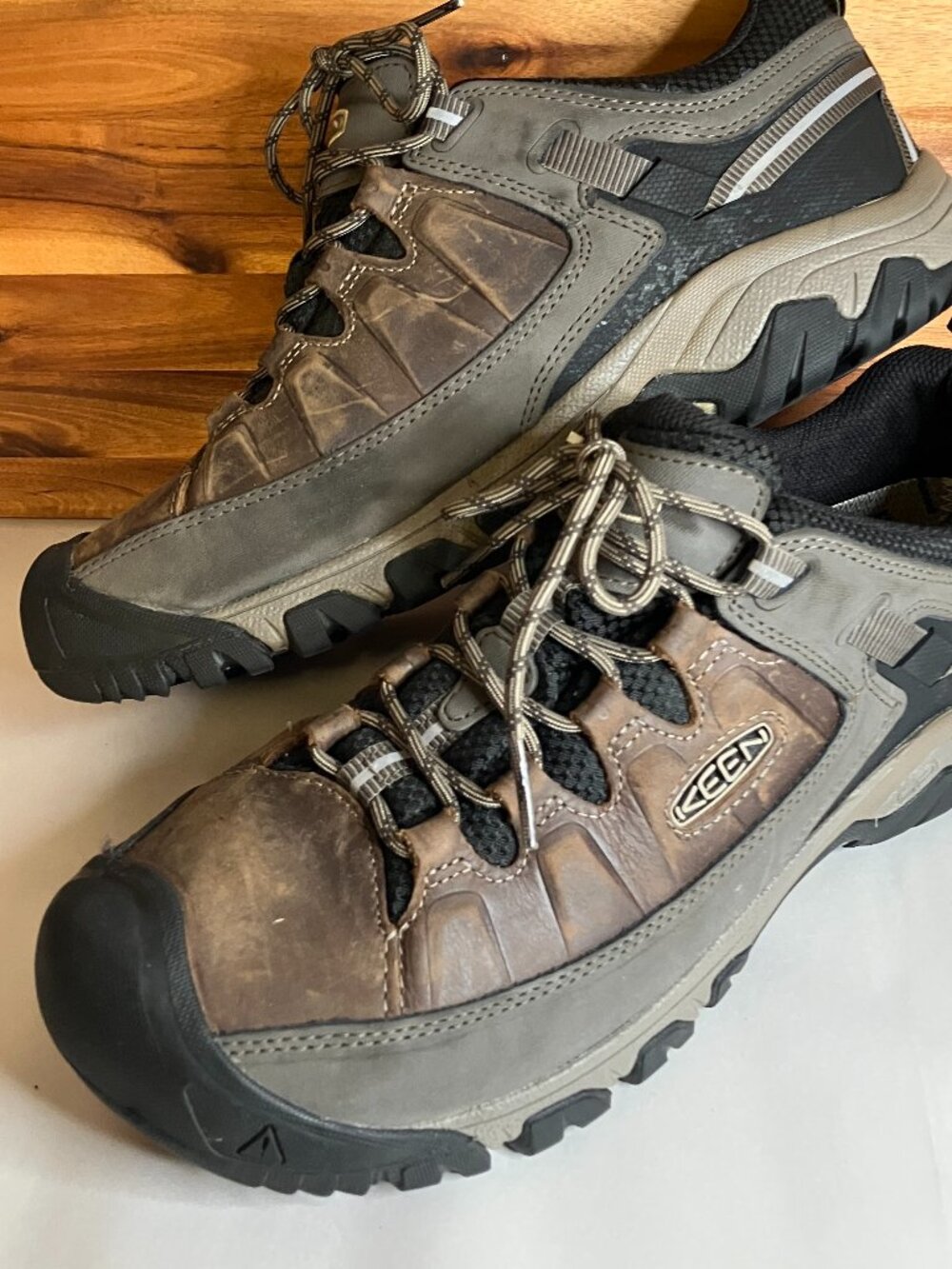 KEEN Targhee 3 WP Low Hiking Trail Shoes Mens 12 M Brown Black Waterproof